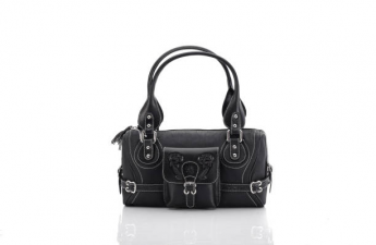 Elegant black leather handbag - a must-have in your luxury collection